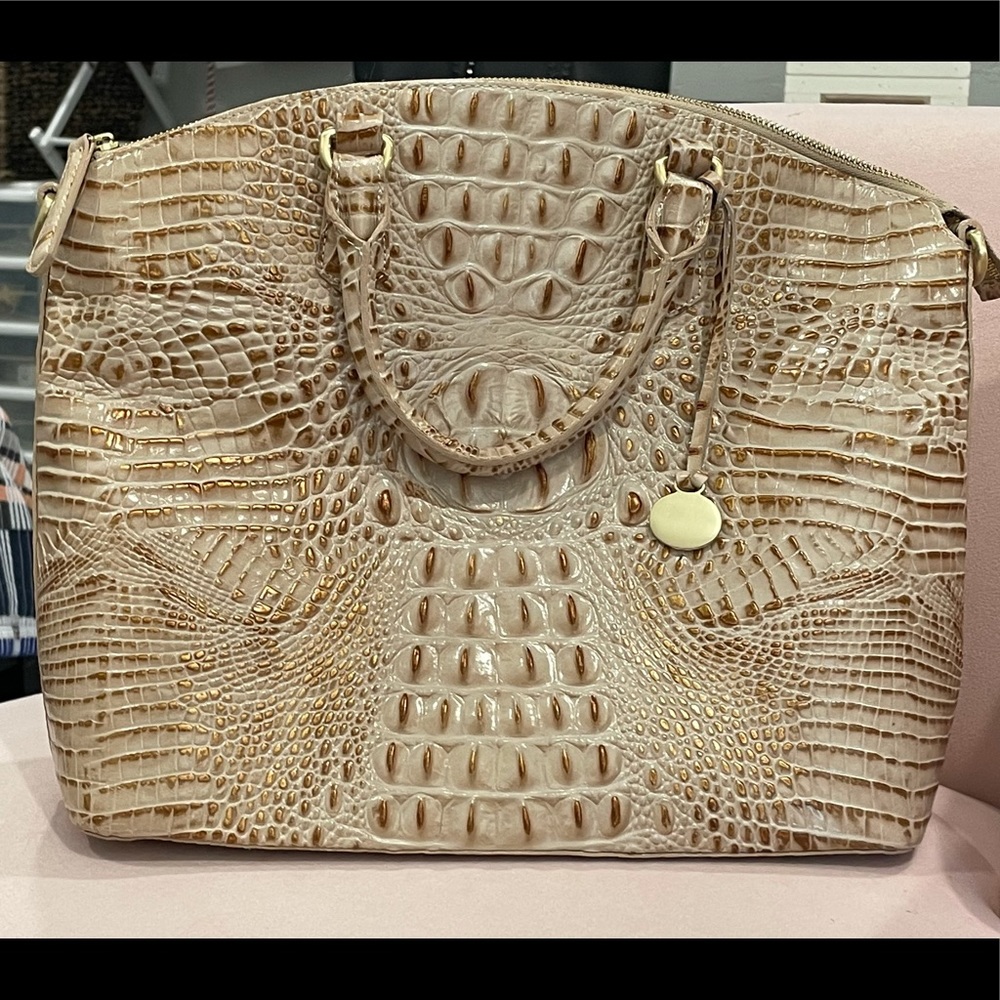 Lightly used tan Brahmin hand bag!!